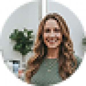 Picture of <span style="font-size: 11px; font-style: italic; font-weight: 300;">Reviewed by:</span><br>Samantha Wright, Professional Hair Stylist</span>